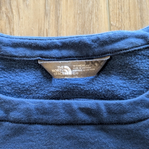 The North Face Fleece Pullover - Picture 2 of 3